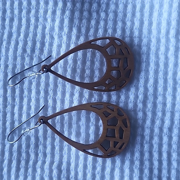 ALL NATURAL EARRINGS - Two pairs - one made from SHELL and one from WOOD - Picture 4 of 6